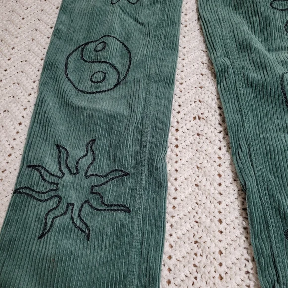 ❤️Pacsun 90s Boyfriend Embroidered Corduroy Jeans 24/31 - Picture 3 of 14